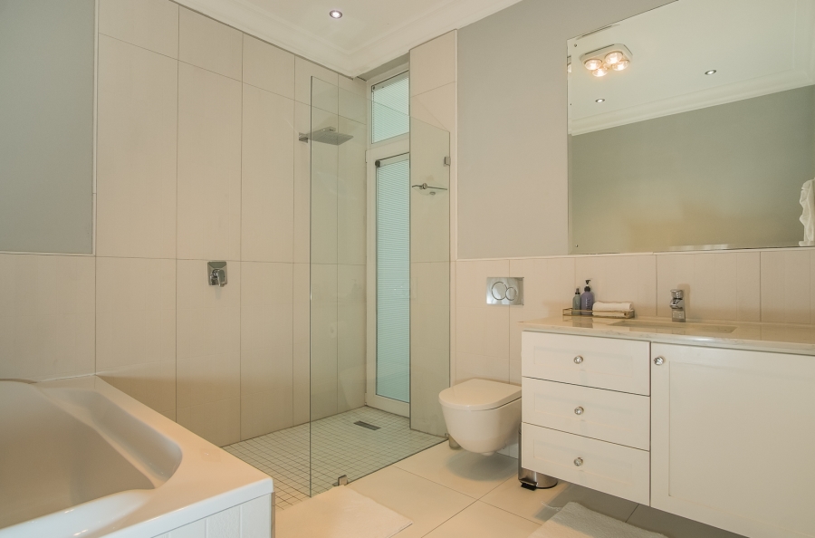 7 Bedroom Property for Sale in Cairnside Western Cape